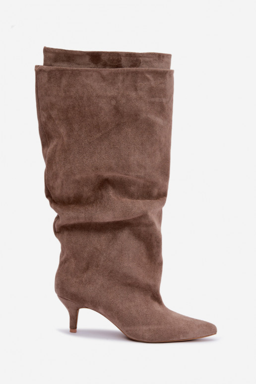 Warmen kniehohe Stiefel mit Rüschen und Absatz in Sandfarbe Oriellea
