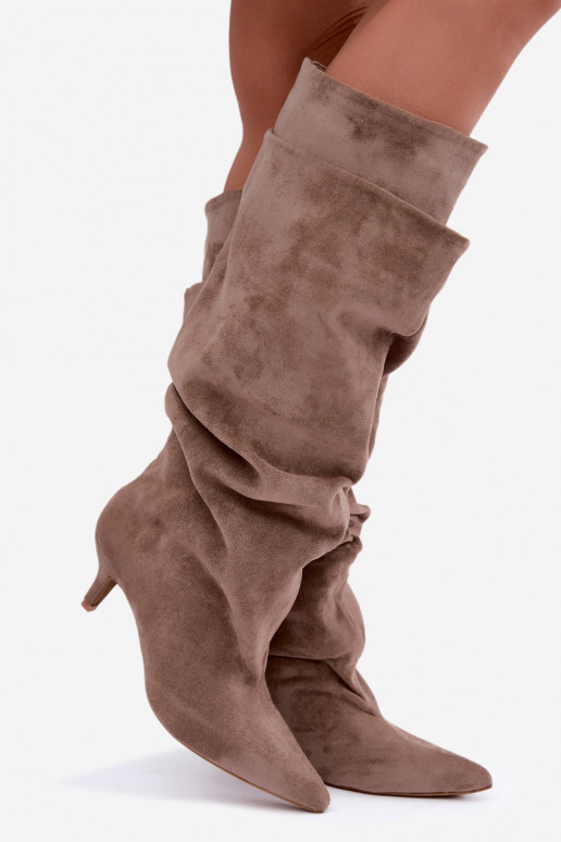 Warmen kniehohe Stiefel mit Rüschen und Absatz in Sandfarbe Oriellea
