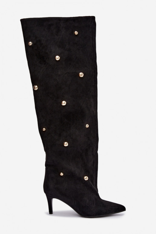 Schlüpfstiefel mit dünnen Absätzen und kunstvollen Details in schwarzer Farbe Beladine