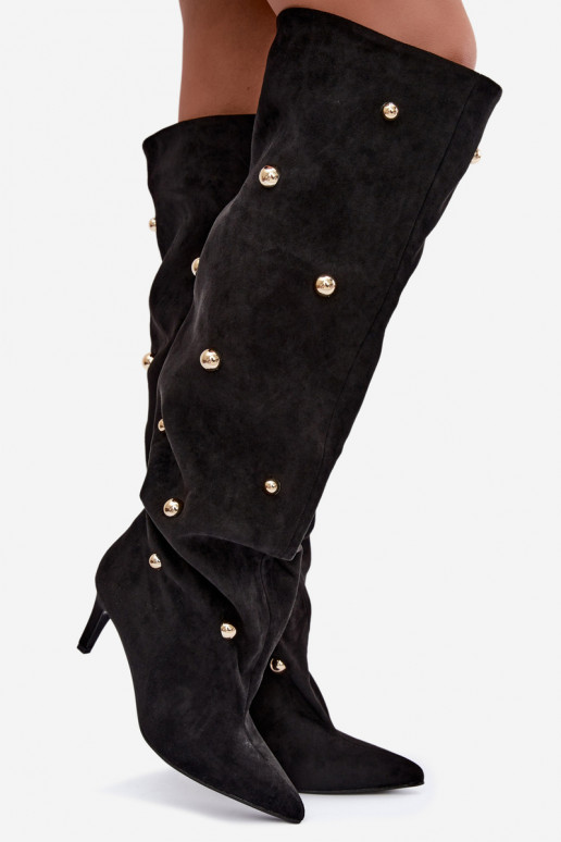 Schlüpfstiefel mit dünnen Absätzen und kunstvollen Details in schwarzer Farbe Beladine