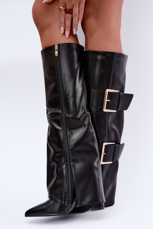 Isolierte Olympe kniehohe Stiefel mit goldenen Schnallen in Schwarz