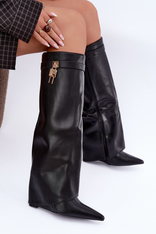 Mirettea kniehohe Stiefel mit Plattform und dekorativen Riemen in Schwarz