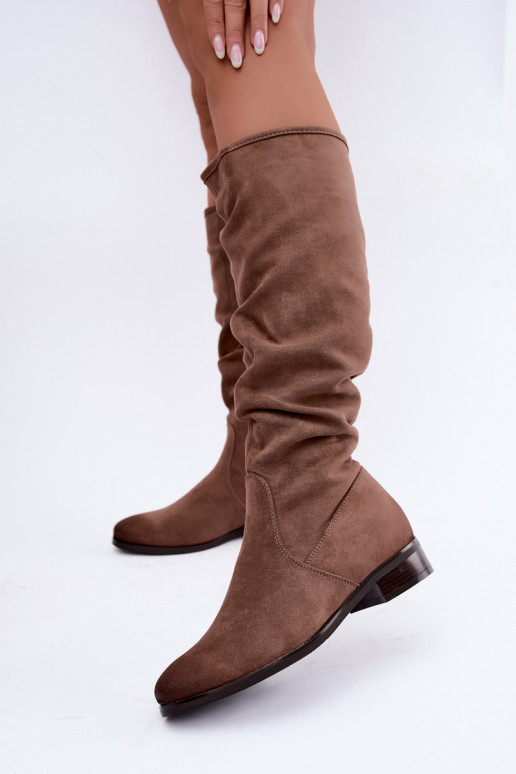 Geknautschte gefütterte Stiefel über dem Knie mit breitem Absatz in sandfarben Vinceza 58669