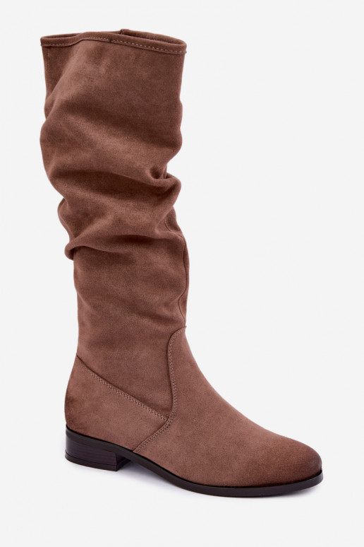 Geknautschte gefütterte Stiefel über dem Knie mit breitem Absatz in sandfarben Vinceza 58669
