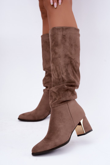 gefütterte gewellte lange Stiefel mit Absatz in Sandfarbe Ivenna 2