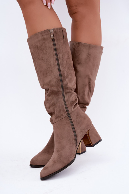 gefütterte gewellte lange Stiefel mit Absatz in Sandfarbe Ivenna