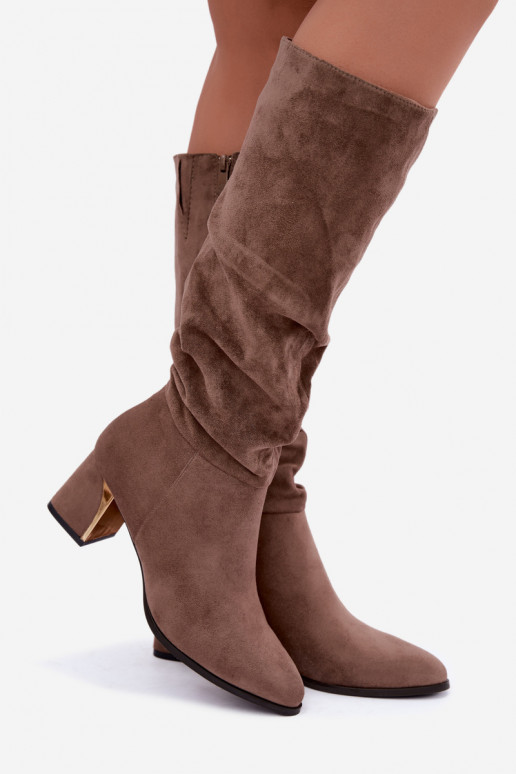 gefütterte gewellte lange Stiefel mit Absatz in Sandfarbe Ivenna