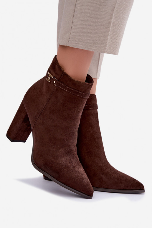 Stiefeletten mit Absatz und dekorativen Riemen in Schokoladenfarbe Preselle