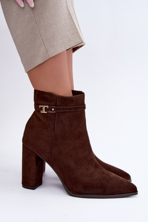 Stiefeletten mit Absatz und dekorativen Riemen in Schokoladenfarbe Preselle