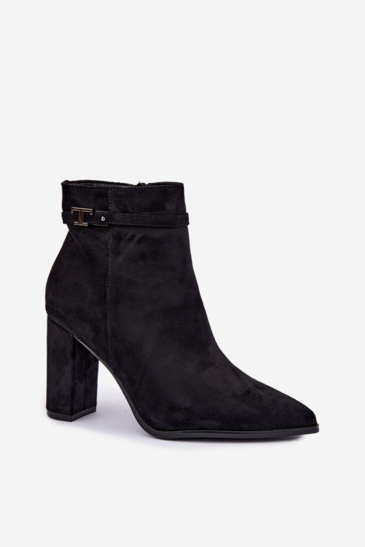 Stiefeletten mit Absatz und dekorativen Riemen in schwarzer Farbe Preselle
