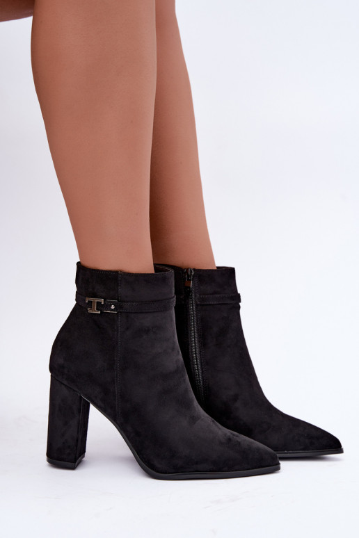 Stiefeletten mit Absatz und dekorativen Riemen in schwarzer Farbe Preselle