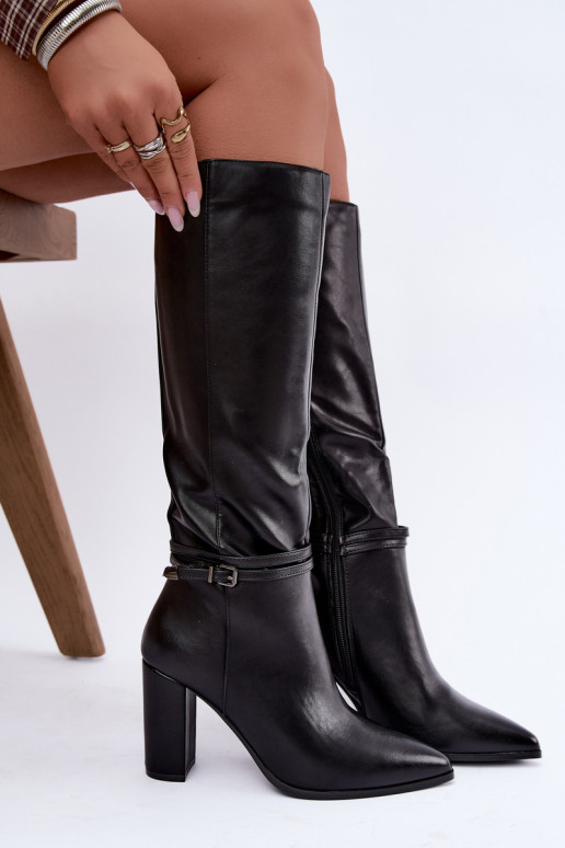 Schwarze gefütterte kniehohe Stiefel mit Absatz und Riemen Abriselle