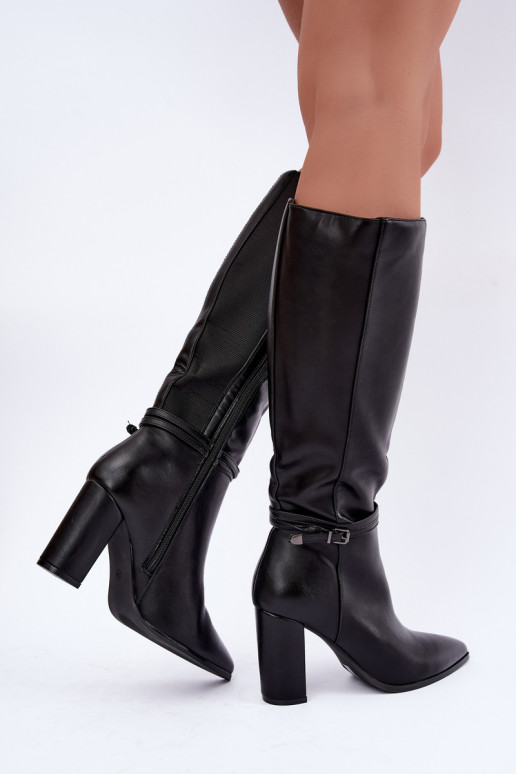 Schwarze gefütterte kniehohe Stiefel mit Absatz und Riemen Abriselle