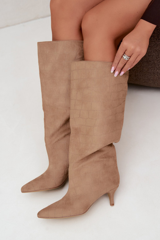 Sandfarbene Überknie-Stiefel zum Hineinschlüpfen mit geprägten Details und Absätzen Cazelle