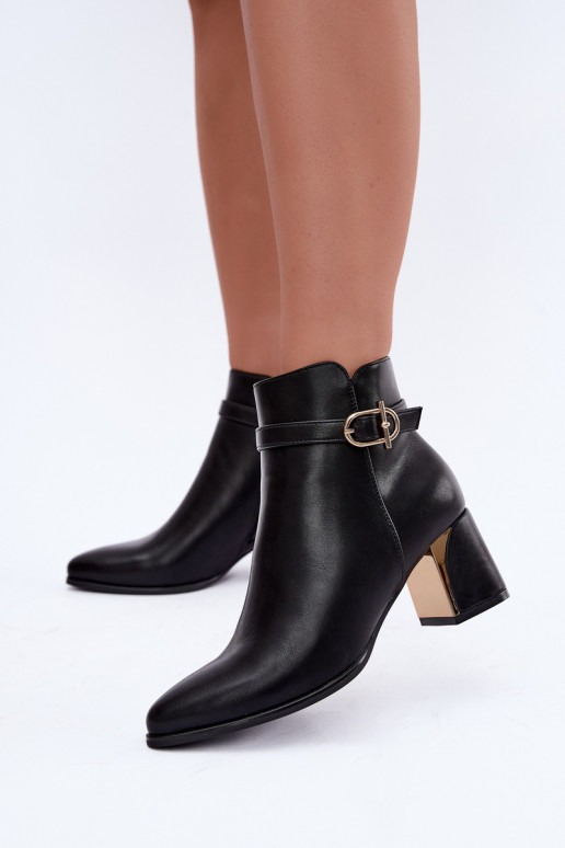 Damen Stiefeletten mit dekorativen Riemen und Schnallen in Schwarz Kordelia