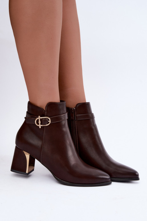 Damen Stiefeletten mit dekorativen Riemen und Schnallen in Schokolade Kordelia