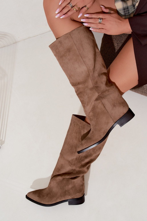 Slip-On hohe Stiefel mit breiten Absätzen in Sand Cadorine