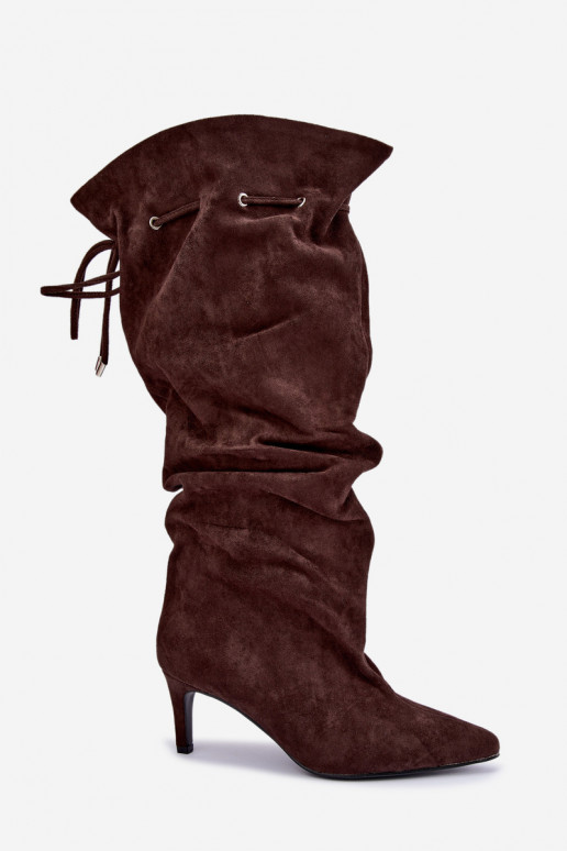 wärmende Stiefel zum Hineinschlüpfen bis zum Knie mit dünnen Absätzen und stilvollen Details in Schokoladenfarbe Tivelle