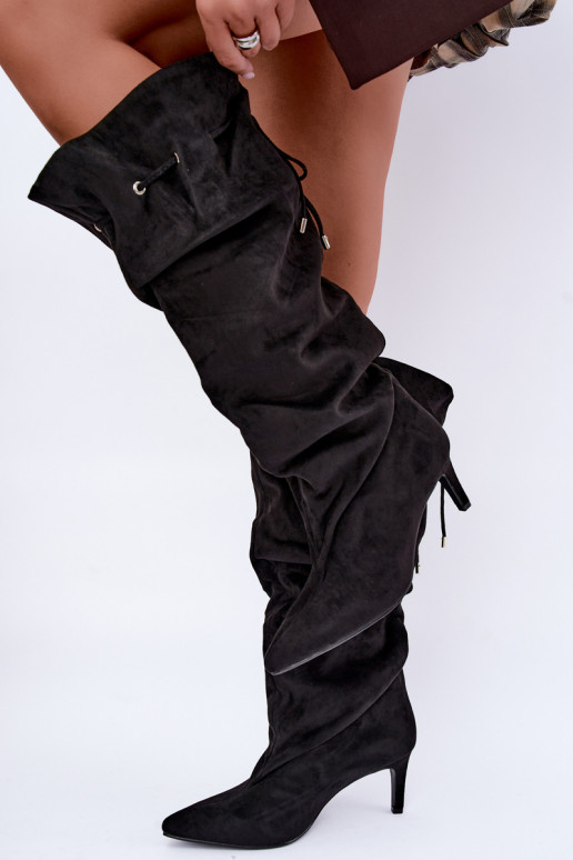 wärmende Stiefel zum Hineinschlüpfen bis zum Knie mit dünnen Absätzen und stilvollen Details in schwarzer Farbe Tivelle