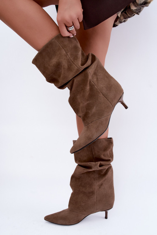 Schlüpfschuh-Stiefeletten mit Absatz aus Kunstveloursleder in Khaki-Farbe Cindrelle