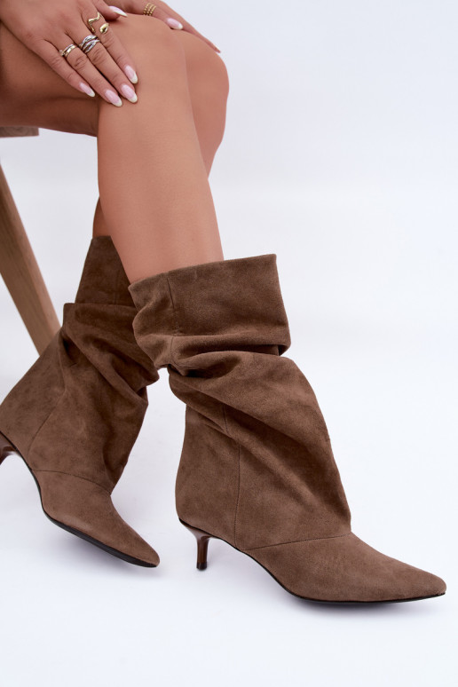 Schlüpfschuh-Stiefeletten mit Absatz aus Kunstveloursleder in Khaki-Farbe Cindrelle