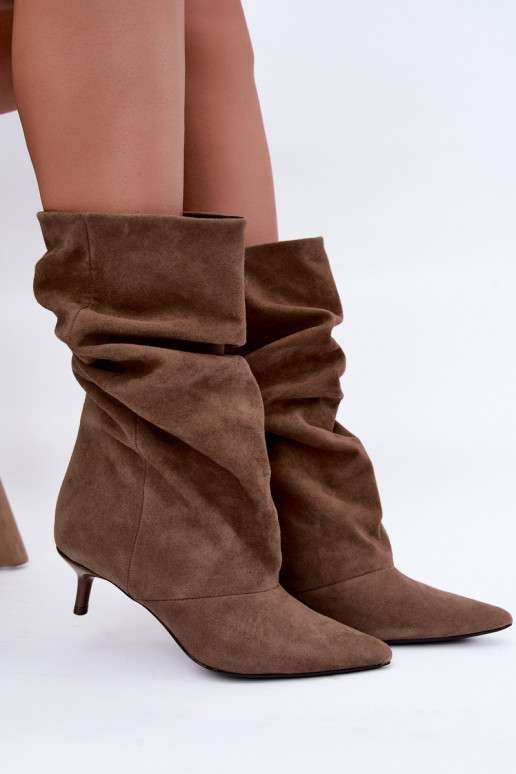 Schlüpfschuh-Stiefeletten mit Absatz aus Kunstveloursleder in Khaki-Farbe Cindrelle