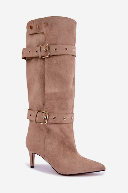 Schlüpfschuh-Stiefel bis zum Knie mit dünnen Absätzen, Riemen und Schnallen in sandfarbener Farbe Isabeau