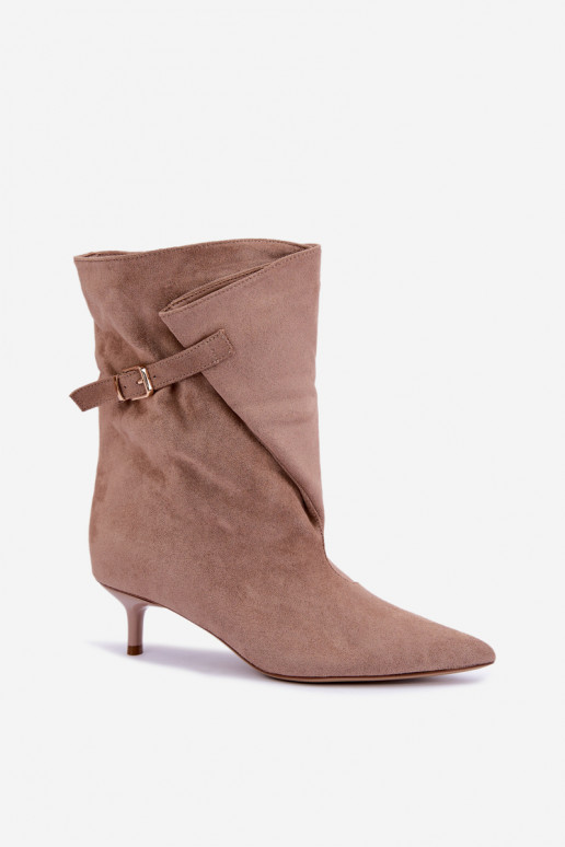 Niedrigabsatz-Stiefeletten mit Schnallen in sandfarbener Canelisse