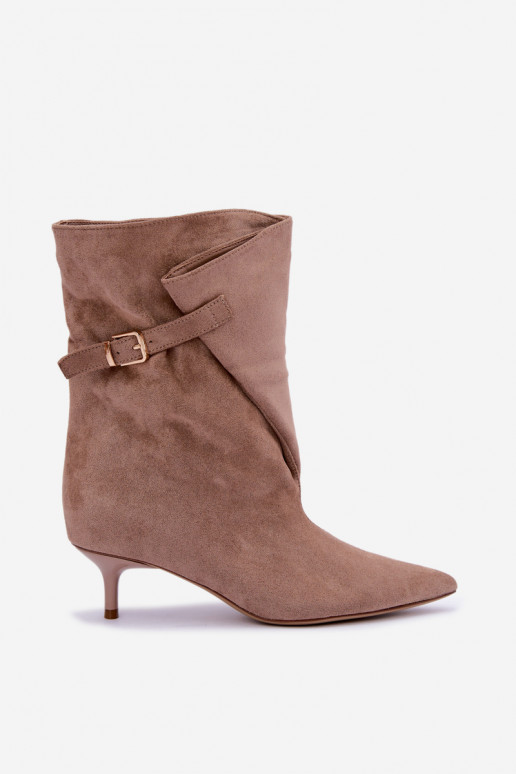 Niedrigabsatz-Stiefeletten mit Schnallen in sandfarbener Canelisse