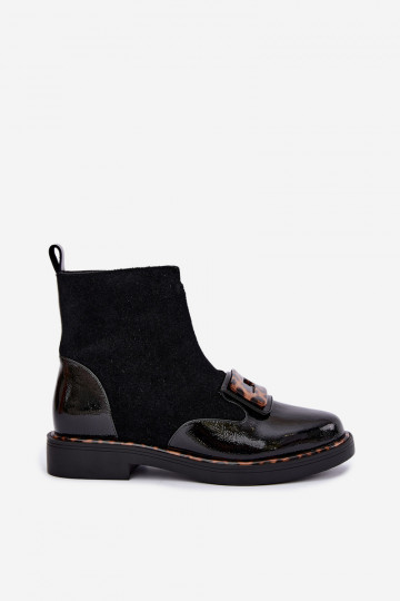 Schwarze Velourslederstiefel mit dekorativer Schnalle 2