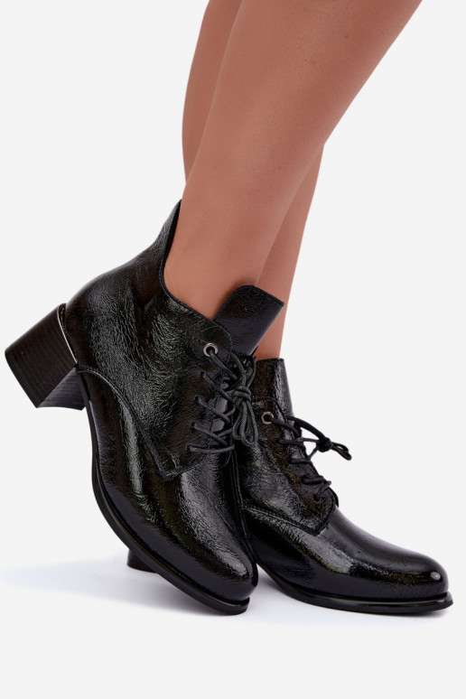 Wärmende schwarze Damenstiefeletten mit Lackeffekt Klocku Hadelle