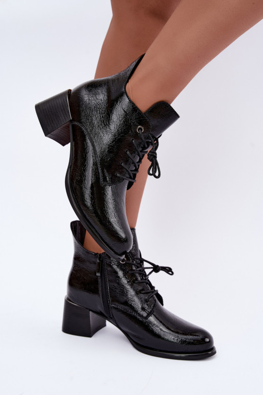 Wärmende schwarze Damenstiefeletten mit Lackeffekt Klocku Hadelle