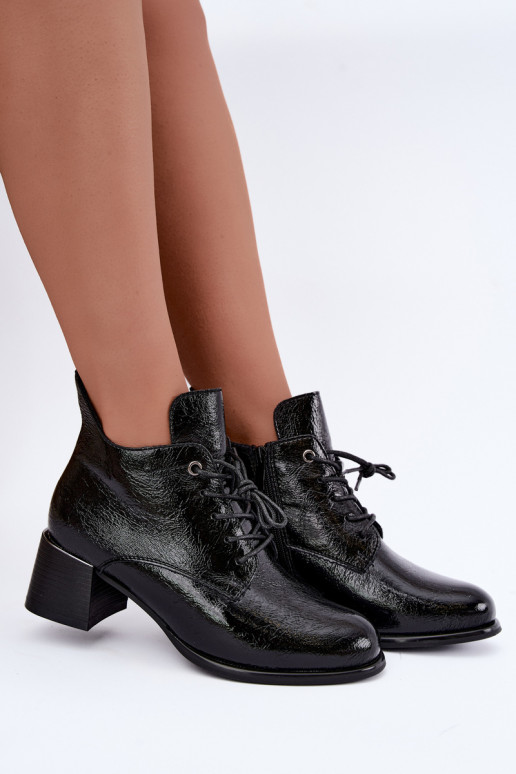 Wärmende schwarze Damenstiefeletten mit Lackeffekt Klocku Hadelle
