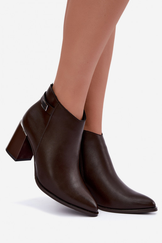 Wärmende Stiefeletten mit Absatz und dekorativen Riemen Czekoladoje Irmelle