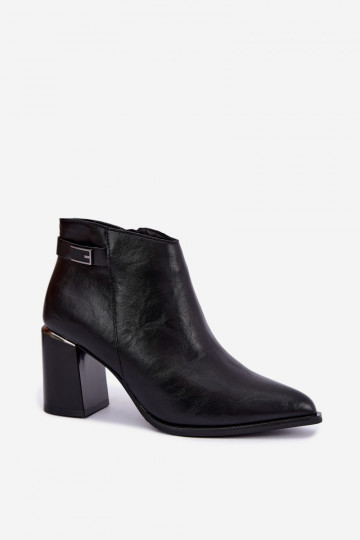 Wärmende schwarze Stiefeletten mit Absatz und dekorativen Riemen Irmelle