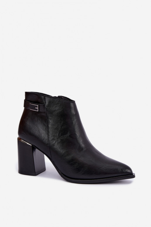 Wärmende schwarze Stiefeletten mit Absatz und dekorativen Riemen Irmelle