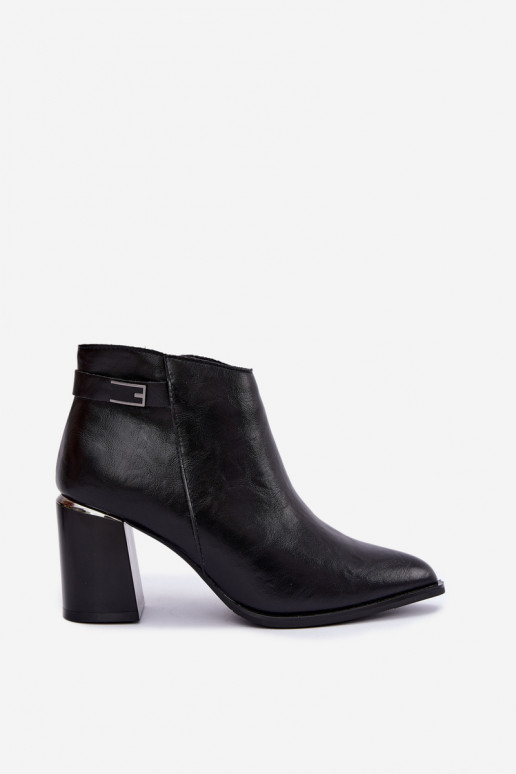 Wärmende schwarze Stiefeletten mit Absatz und dekorativen Riemen Irmelle