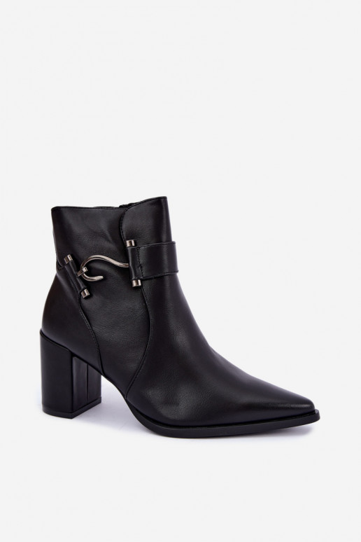 Wärmende Stiefeletten mit Absatz und Ornamenten in Schwarz Isarae