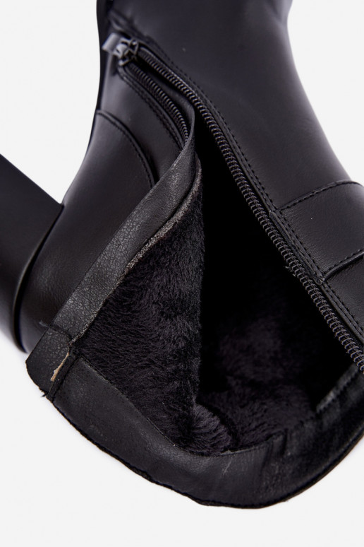 Wärmende Stiefeletten mit Absatz und Ornamenten in Schwarz Isarae