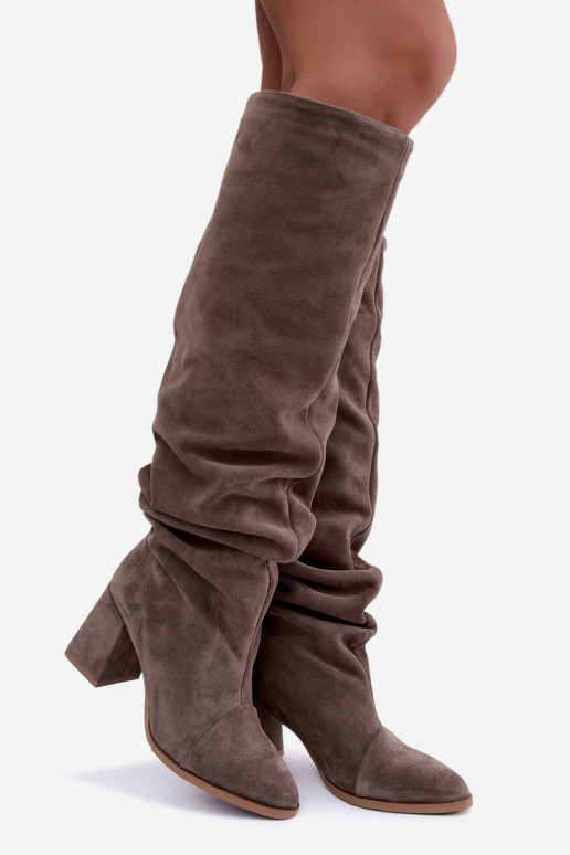 Wärmende zerknitterte kniehohe Stiefel aus Kunstveloursleder mit Absatz in Ton Zazoo 4228