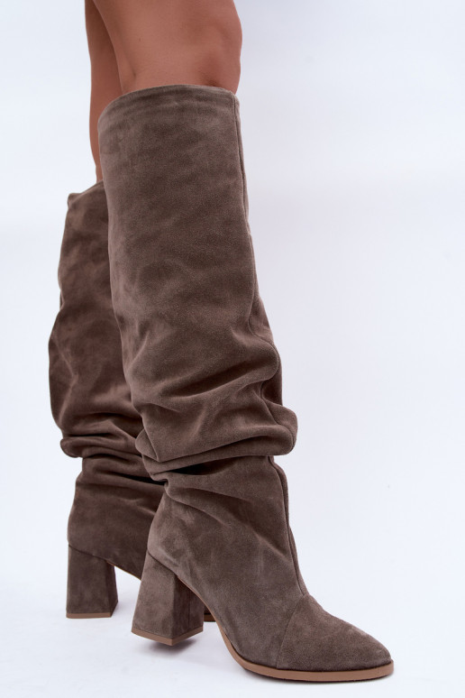 Wärmende zerknitterte kniehohe Stiefel aus Kunstveloursleder mit Absatz in Ton Zazoo 4228