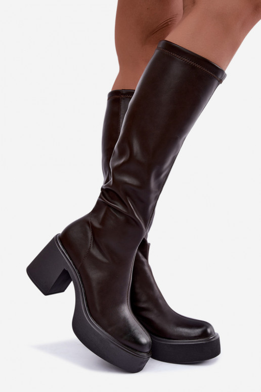 Damenstiefel bis zum Knie mit Plateau und Absätzen aus Kunstleder in Schokoladenfarbe Nesalie