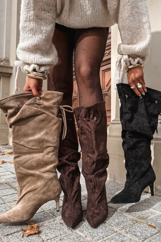 wärmende Stiefel zum Hineinschlüpfen bis zum Knie mit dünnen Absätzen und stilvollen Details in Schokoladenfarbe Tivelle