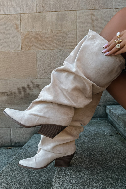 Damen Overknee-Stiefel mit gebogener Oberseite und Absätzen aus Wildleder in sandfarbener Durela