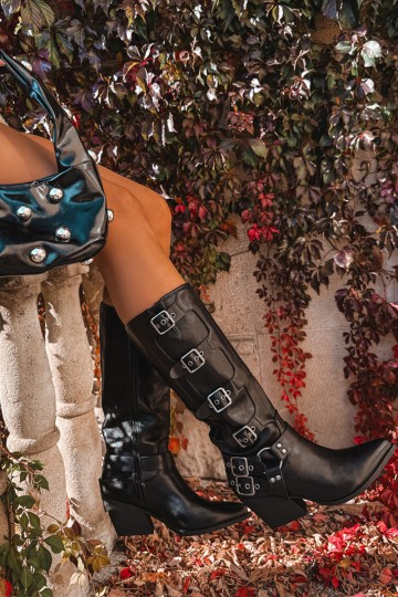 Knöchelhohe Cowboy-Stiefel mit Absatz und Schnallen aus schwarzem Kunstleder Fivelle 2