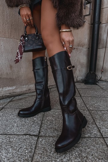 Damen kniehohe Stiefel mit breiten Absätzen und Riemen mit Schnallen in schokoladenfarbener Sylvena