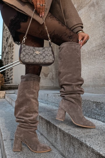 Wärmende zerknitterte kniehohe Stiefel aus Kunstveloursleder mit Absatz in Ton Zazoo 4228 2