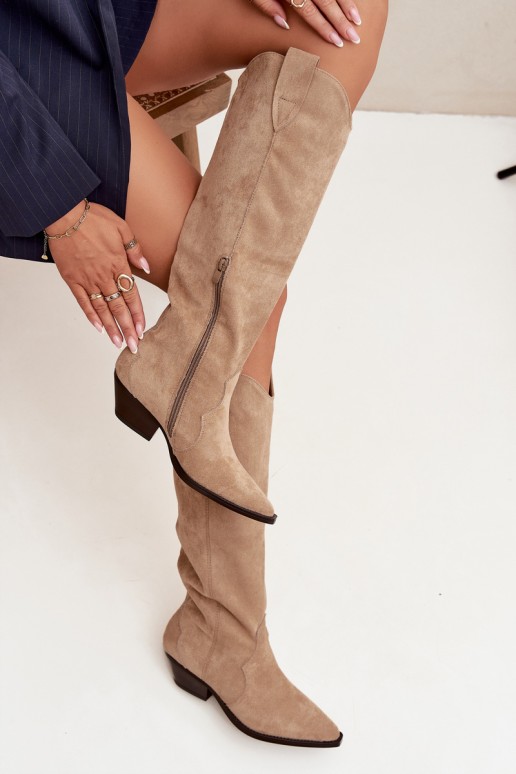 Wärmende lange Cowboy-Stiefel mit Absatz aus Kunstveloursleder in Sandfarbe Jovianne
