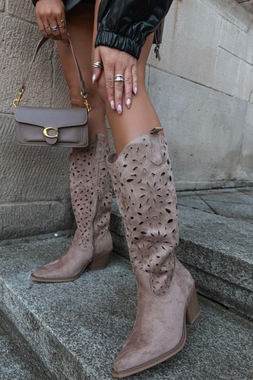 Ausschnitt kniehohe Cowboy-Stiefel mit Absatz in Sand Salirae 2