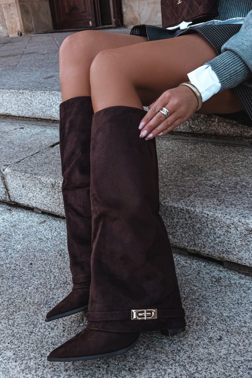 Wärmende kniehohe Stiefel mit eingenähter Schaft und Absatz in Braun Jorella